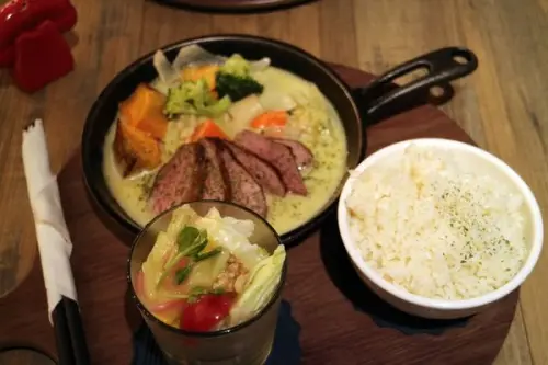 高雄前鎮區=<食>鑄福食堂歐陸料理~鑄鐵餐點再升級，質感UPUP，價格又平實！適合聚餐=