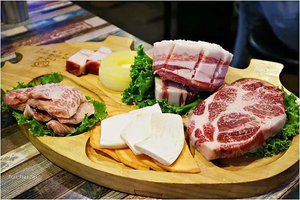 [台北忠孝]咚咚家dondonga韓式豬肉專賣- 돈돈가（近國父紀念館站）|伊比利豬拼盤、起司蒸蛋、燒啤組合