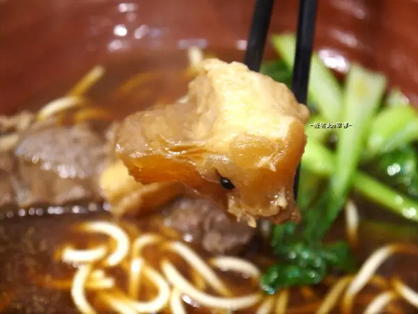 潘老爹港式牛肉麵，台中消防局旁的好味道。