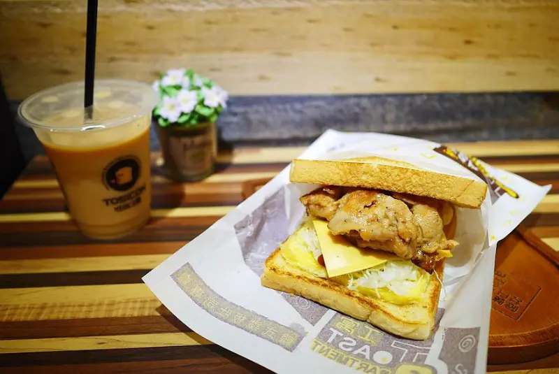 【新北】中和 吐司工寓Tosicon-四號公園店 永和也有韓式鐵板吐司專賣囉～一起吃韓國風早餐！