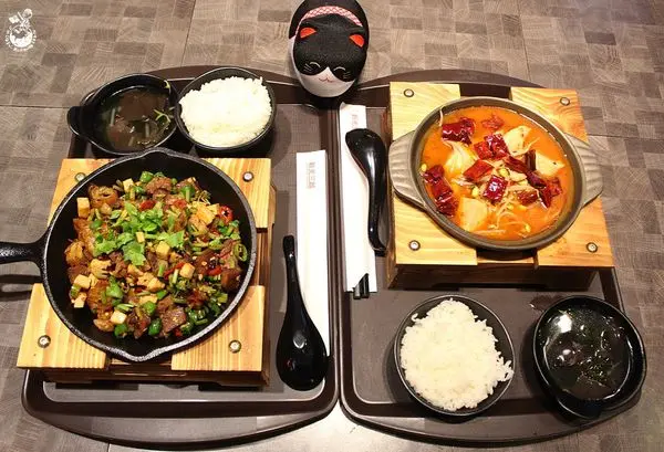 【台中西屯區。美食】奔牛炙燒料理 // 新光三越美食街新進駐川湘料理