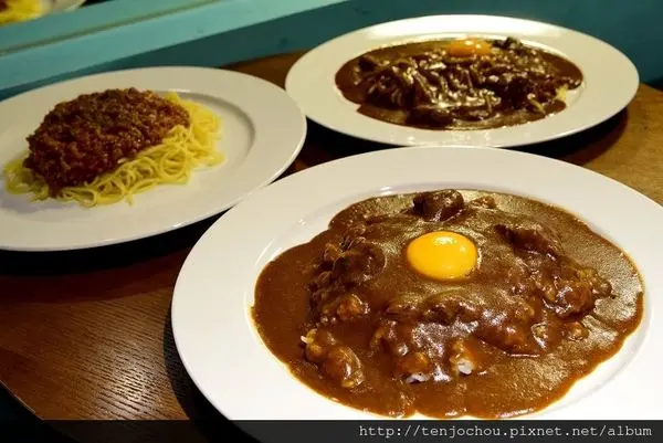 花花，甲飽沒【台北食記】月光仮面 月光假面咖哩 日本人開的道地家庭小料理