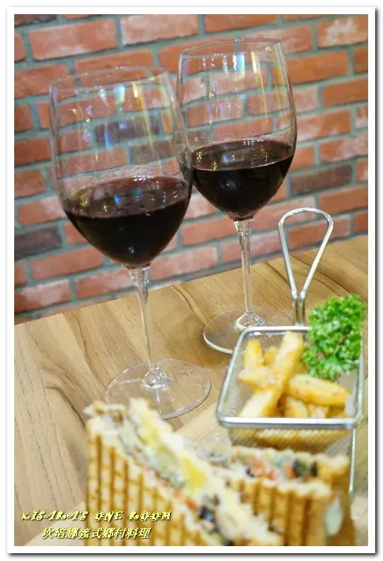 科技大樓義式．具有一如外國影集中食品庫的進口商直營餐廳──坎培娜義式鄉村料理        
      