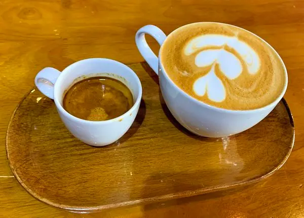 苗栗縣頭份 [醲咖啡 Known Cafe & Bistro] 蠻有特色的咖啡店 裝潢氣氛也很有自己的風格 亦有提供炸物點心 2020食記分享 咖啡下午茶分享