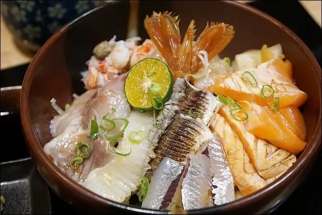 《捷運板南線/新埔站/小姑食記》德壽司2店低調進駐板橋，魚料新鮮吃的到！