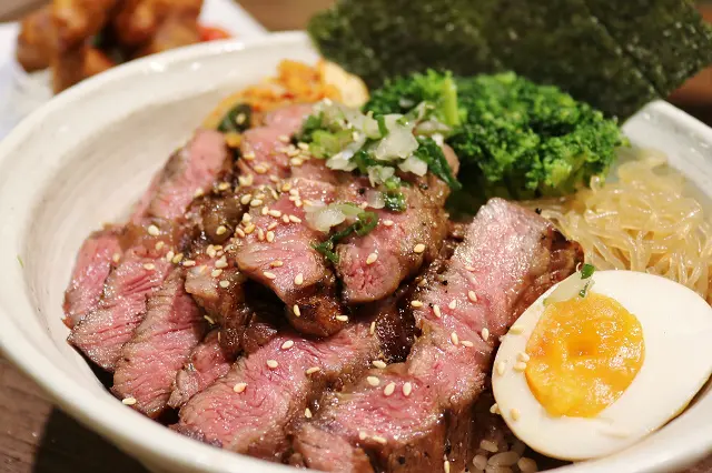 【台北美食】野狼 炭火丼飯-『中山國中站』超美味炙燒板腱丼