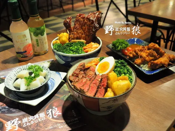 【台北美食】野狼炭火燒肉 大口吃肉、大口扒飯 / 牛肉炭火丼飯 / 中山國中美食 / 白飯、味噌湯無限享用