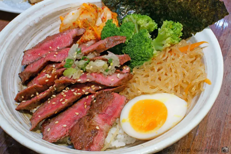 【台北美食】好吃丼飯推薦119元起 野狼炭火丼飯 邪惡現烤美味 鴨丼 炙燒板腱丼 白飯吃到飽/榮星花園/味噌湯喝免驚/菜單/免服務費