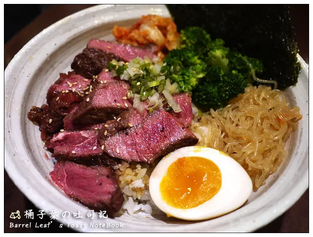 【日式丼飯】台北市松山區│野狼 炭火丼飯 (中山國中站) -- 嫩實板腱肉+留戀爆漿炸雞 (白飯、味噌湯 吃到飽)