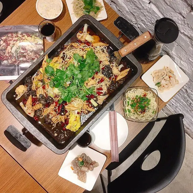 【台中西區 -  城裡城外巫山烤魚 】活魚料理推薦║四川道地烤魚在美村路上飄香！原汁原味引進台灣！現點現醃現烤！愛吃辣的你可千萬別錯過啦！