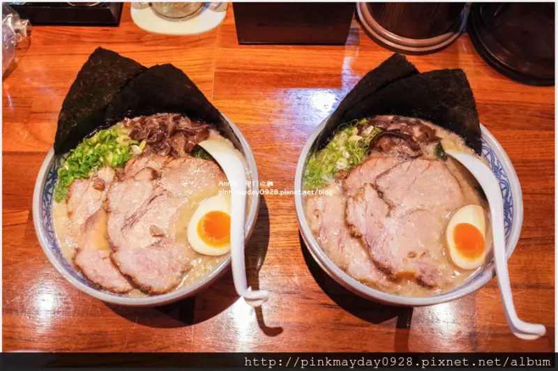 ✿台南✿ 人氣排隊拉麵！濃郁背脂湯頭鮮甜不死鹹 叉燒表現水準之上 想吃要早點去排隊阿 ➜ 覺丸拉麵