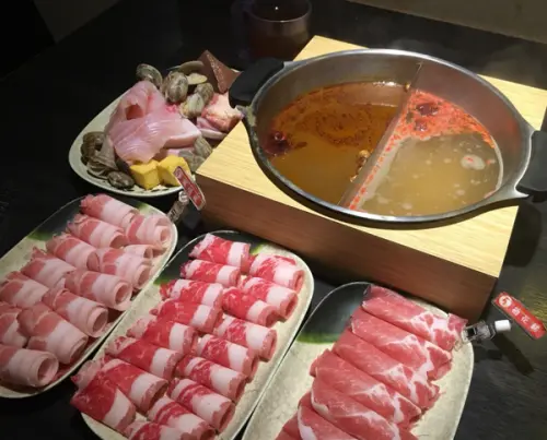 【府中】魔椒頂級鴛鴦鍋｜冬天吃鍋暖呼呼＊