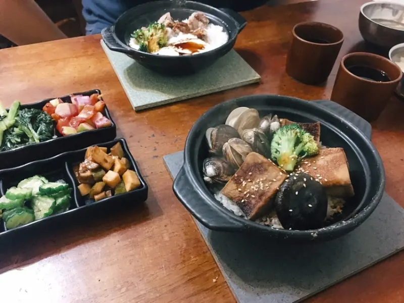 [食記] 汐止巷弄高CP值美食-有焦香鍋巴的家常煲仔飯(附菜單/停車資訊)