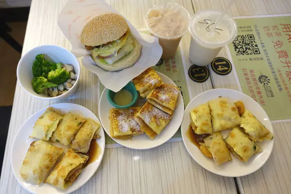 丘彼特早午餐‧香濃法式花生起司、水果入味的豬排蛋餅各自精采，中山區早餐外送到府!!!!