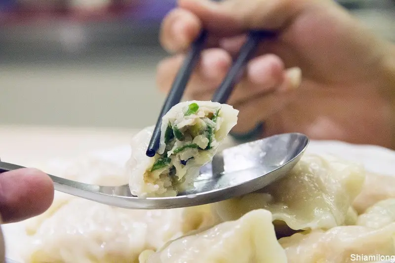 【台南】北區 ★ 阿元手工水餃 - 隱身鴨母寮市場20年的小攤位，手工水餃、現包現賣~