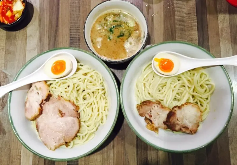 【台北中山】搬家後初訪 麵屋輝 來自大阪的拉麵 台北魚介系豚骨拉麵  厚實叉燒配上咬勁十足拉麵 松江南京/南京復興捷運站