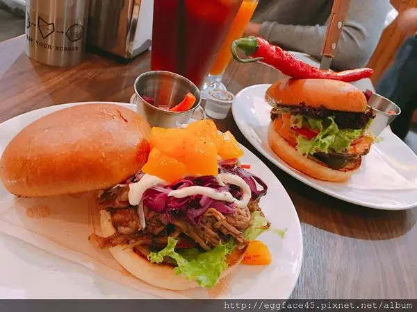 [台北美食] 花300元解放你的腰帶「Selfish Burger 喀漢堡 美式餐廳」給你XL巨無霸級的大分量、牛排等級漢堡肉的大滿足！(世貿門市/莊敬路/台北101站)