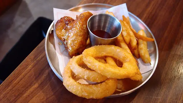 我愛蜂蜜雞翅我愛洋蔥圈，Selfish Burger 喀漢堡