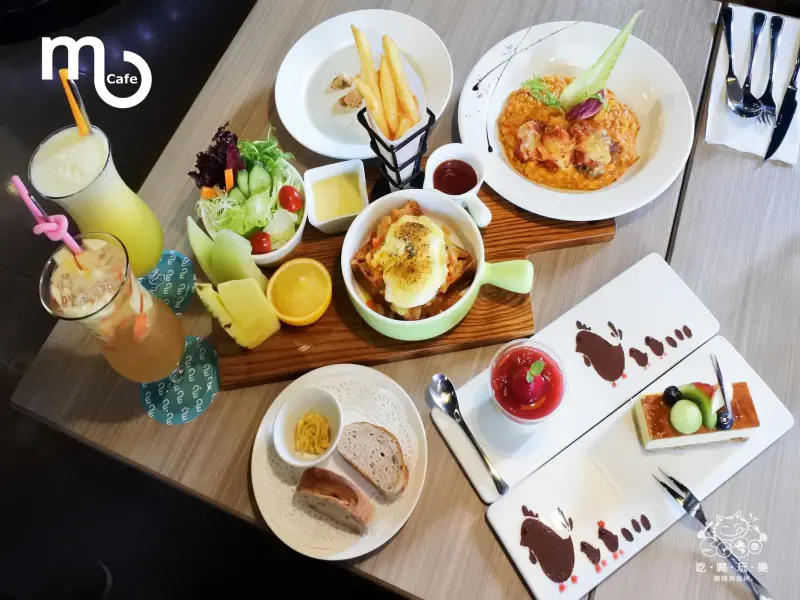 《美食推薦》【桃園中壢】MU Cafe義式餐廳(中壢中美店)。義式料理 早午餐 輕食 下午茶 中壢中美村美食餐廳 超推班尼狄克蛋 香煎雞腿排起司番茄燉飯 新鮮水果冰淇淋鬆餅