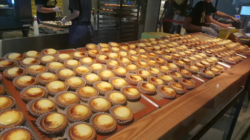 食尚小咪 ♥ 【台北中山區○Bake Cheese Tart半熟起司塔 日本秒殺美食台灣也吃的到啦!!使用日本北海道食材製作~台灣一個賣70元 人氣排隊美食】康和期貨李貞儀超愛吃!!