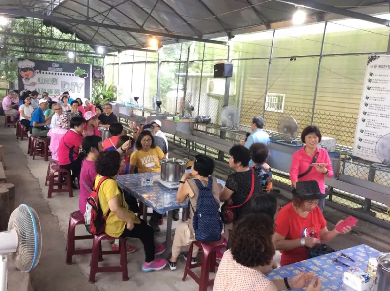 活到老 學到老[關西仙草博物館生態農場] 仙草凍DIY的現場教學