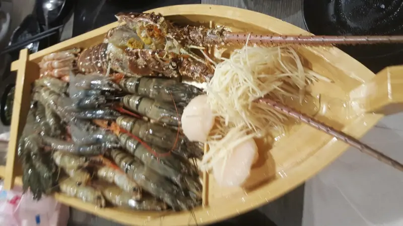 食尚小咪 ♥ 【台北蘆洲○正官木桶涮涮鍋 隱藏版無裝潢火鍋店痛風鍋讓你不痛就是海鮮嗑到爽!!黑毛和牛專賣豬肉也好食 粉厲害的火鍋店無敵甜蜜痛風鍋】 康和期貨李貞儀推薦