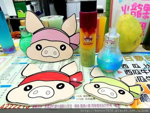 豬在跑創意茶飲有可愛小熊瓶/新鮮口感爆爆蛋/會發光的燈泡瓶,造型獨特可愛的瓶子及新鮮好喝的飲品,讓梅子一到中壢就想到豬在跑創意茶飲喔!