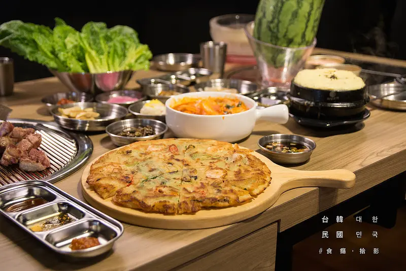 [食癮-韓式]台韓民國韓式燒肉｜扛著西瓜喝燒酒！好吃又有趣的創意韓式料理再一家！｜台北市大安區｜忠孝敦化站