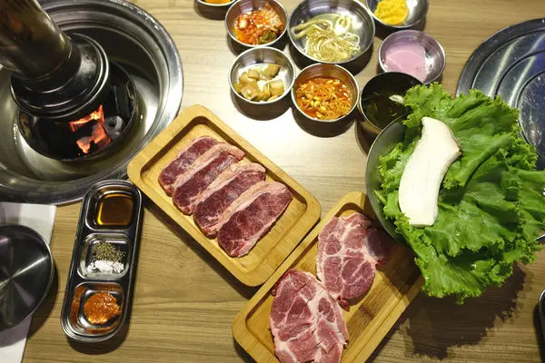 台韓民國‧有專人伺候烤肉服務，適合小鳥胃食用的韓式燒肉餐廳~