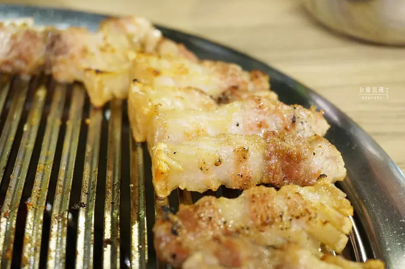 【忠孝敦化】★台韓民國★東區創意韓式燒肉，水果造型燒酒好吸睛｜東區美食 韓式料理 硬骨魚覓食中