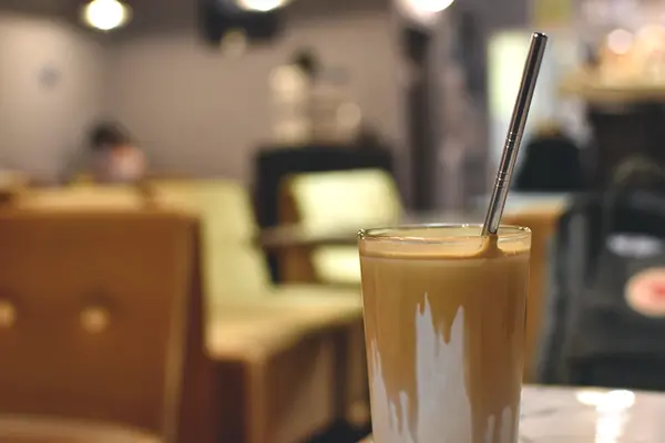 台北中山區/黑露咖啡館 OLO Coffee Roasters/捷運中山站/給自己一個有沙發、書、音樂、咖啡的小時光