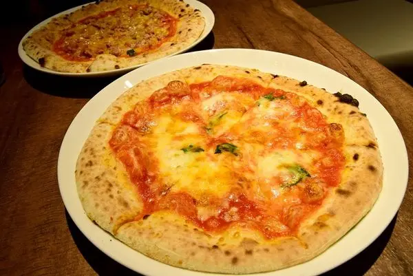 花花，甲飽沒【台北食記】napolis pizza & caffe只要119元起！日本人氣連鎖披薩台灣一號店