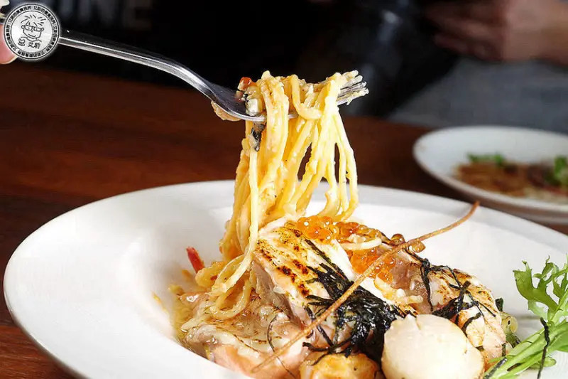 [美式．義式．寵物友善]在林口三井outlet 附近也有寵物友善餐廳．主人與毛小孩一起享受美食的美好時光．Eat enjoy 意享美式廚房-林口三井店