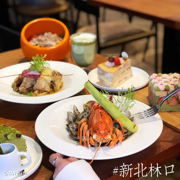 【新北美食】林口三井美食 遇fun胃_意享 eat enjoy 寵物友善餐廳 座位舒適 聚餐推薦餐廳 大投影幕看球賽 多人套餐很優惠 冬天必吃草莓千層 龍蝦燉飯等著你