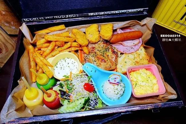 信義區早午餐美式餐廳 ▶ TankQ Cafe & Bar 松菸店 ▶ 手提箱早午餐、貨櫃箱義大利麵 好拍好吃創意早午餐餐廳!