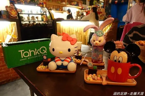 [信義區早午餐美式餐廳] TankQ Cafe & Bar (松菸店) ~ 好吃又好拍，超可愛公仔和娃娃