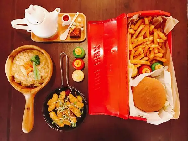 台北美食│【捷運市政府站】動漫控難以抵擋的公仔主題餐廳——TankQ Cafe & Bar