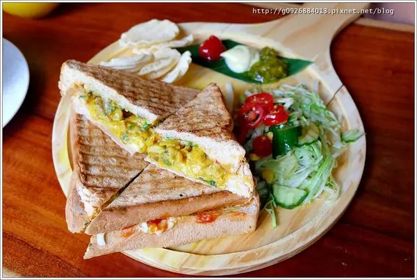 【台北】捷運台電大樓站/公館站。無服務費/免費wifi/異國料理/公館印度料理/素食/早午餐「3 Idiots Toast & Curry 」三個傻瓜蔬食印度餐廳