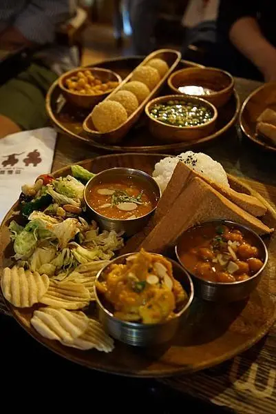 三個傻瓜蔬食印度餐廳 3 Idiots Toast & Curry - 全素食道地印度咖哩、特色全麥烤土司，台北公館美食推薦