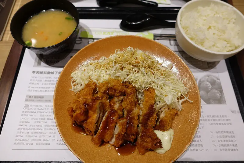 (胖樺食記)日本最大的連鎖豬排店「吉豚屋かつや」/京站Q Square平價美食/台北車站推薦餐廳