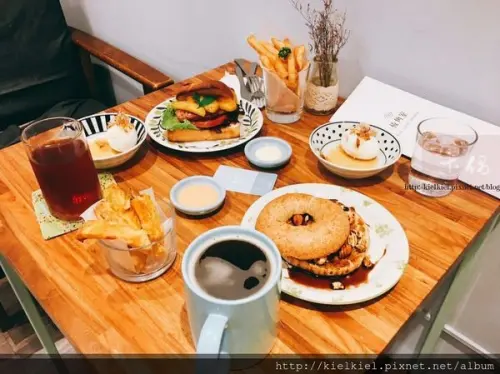 [食記/新北/板橋]稜角室│北歐駐留了大白熊微笑