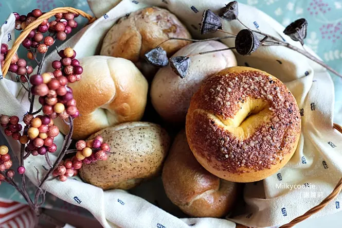 《北市中正區♥食記》Milky Cookie。每日手工現做新鮮貝果，口味選擇高達60種以上，頂級奶油乳酪系列超好吃！(免費送你吃貝果活動舉行中！)(台電大樓站)