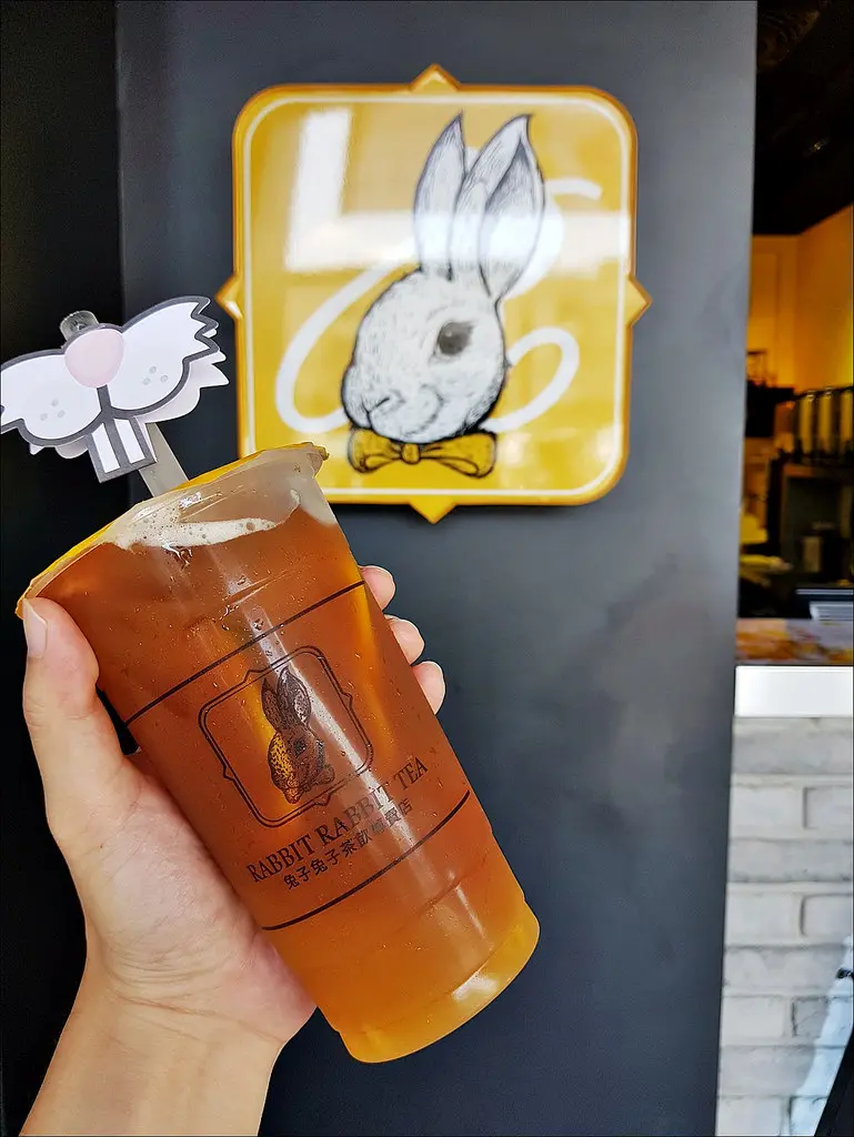 [台中] 兔子兔子茶飲專賣店 台中一中商圈冰品飲料店 鬍子套子好拍照