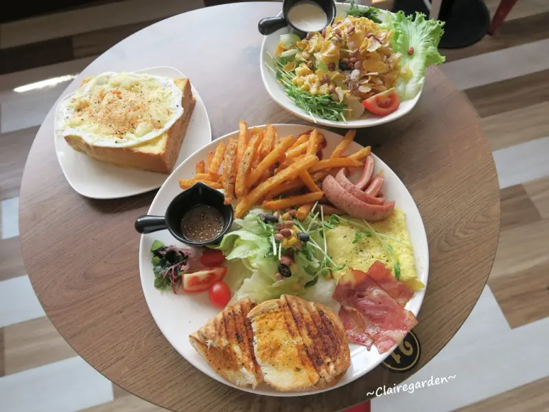 桃園 豐滿總匯三明治(站前店)~工業風裝潢裡吃平價大份量早午餐