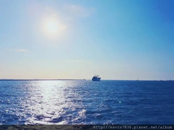 高雄西子灣之美景,來西子灣吹吹風賞海景真是一大享受呀!!來去看海去go