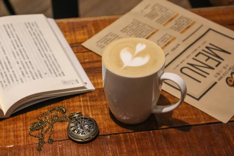 [高雄美食]適合聚餐的卡菲小食光 / 民生四號店~環境寬敞近捷運~愛評體驗團~
