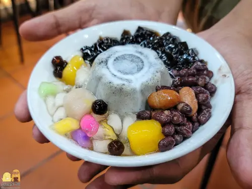 桃園美食小吃｜大溪老街豆腐酪豆花，料多實在的排隊人氣豆花！挑戰大溪賴媽媽豆花成功 - D&W-黑白雙搭-國內美食旅遊|情侶約會景點|生活3C開箱