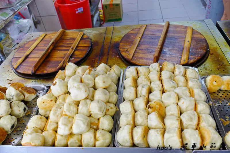 【基隆市區】遠東賴家水煎包 - 排隊人氣名店，10元銅板美食/清爽可口水煎包