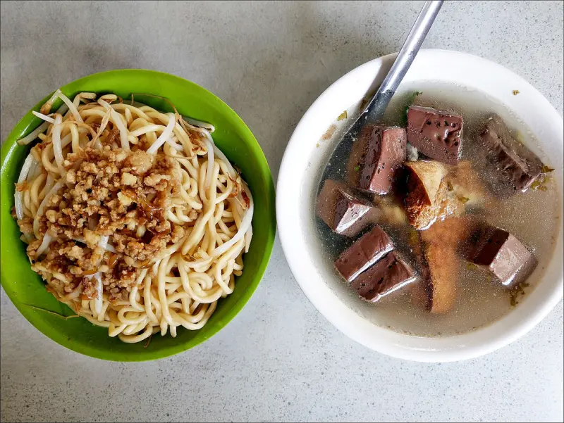 [台中] 進德路拉仔麵 台中炒麵推薦 配綜合湯是台中人的早午餐