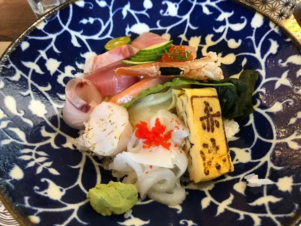 台中食記【赤沐TAIKO】米平方內的日式爐端燒兼日本料理，東西普通，但是，送菜順序超級奇怪，握壽司的醋飯焦到不能再焦((附菜單